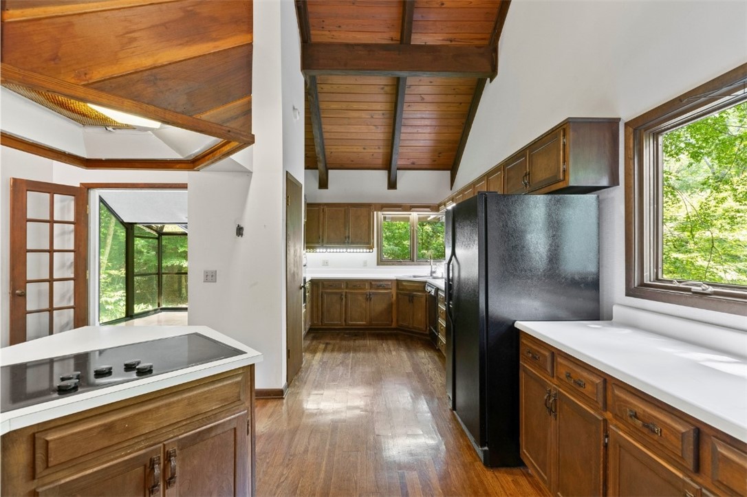 711 OAK KNOLL CIRCLE