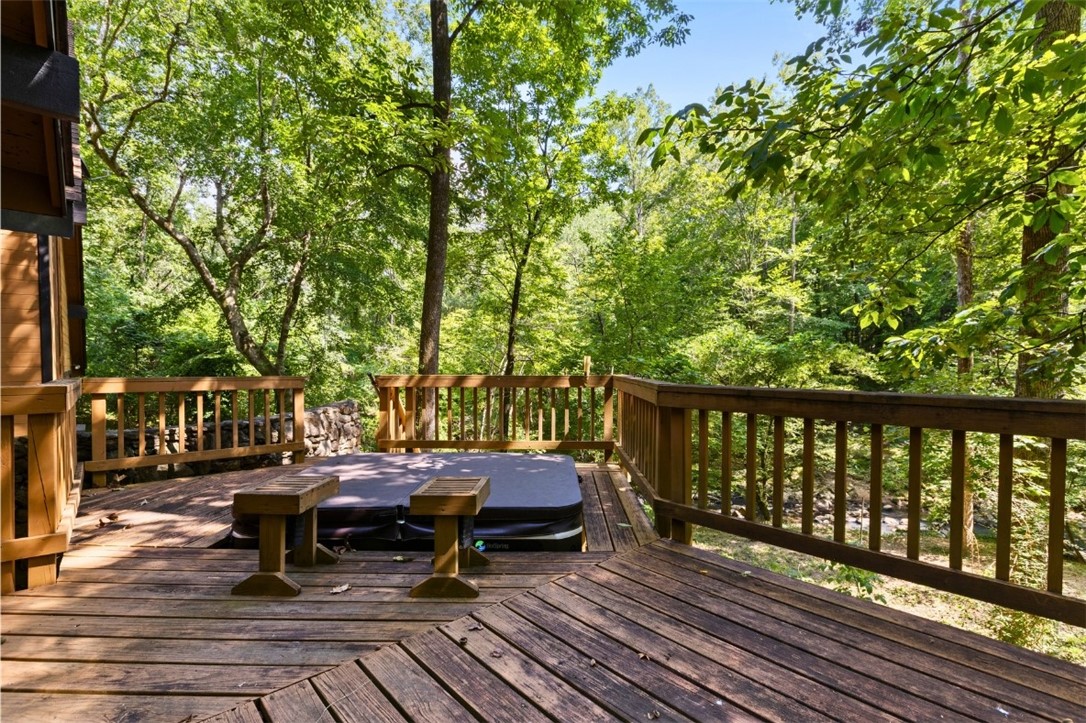 711 OAK KNOLL CIRCLE