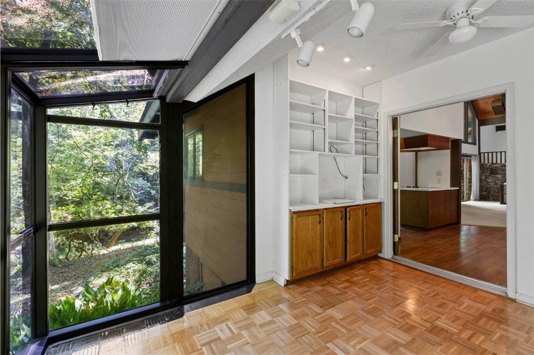 711 OAK KNOLL CIRCLE