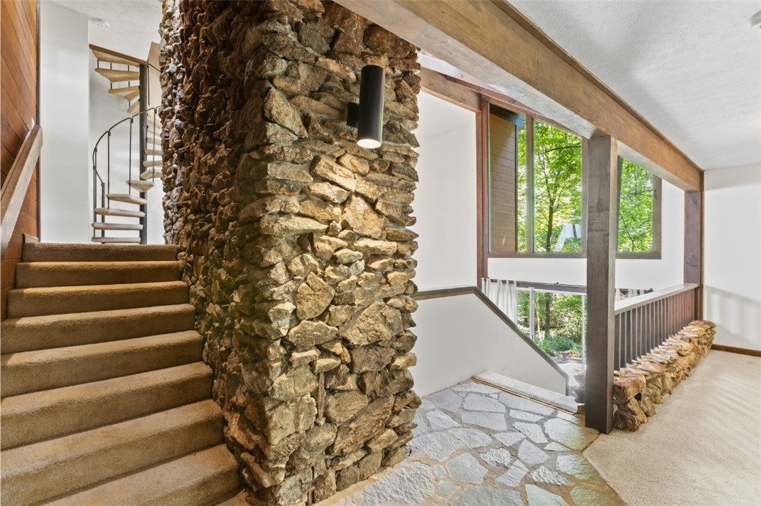 711 OAK KNOLL CIRCLE