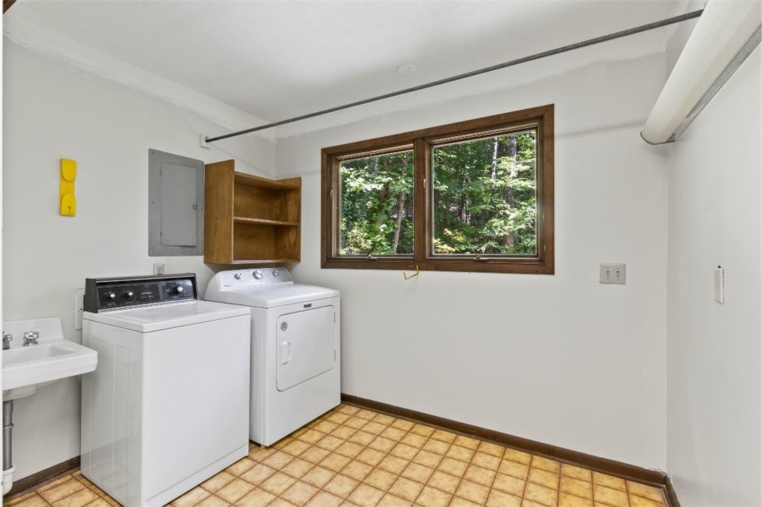 711 OAK KNOLL CIRCLE