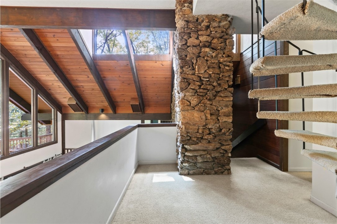 711 OAK KNOLL CIRCLE