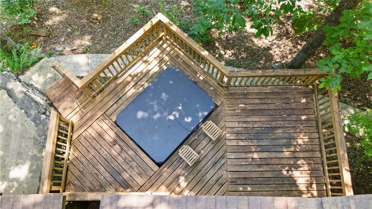 711 OAK KNOLL CIRCLE