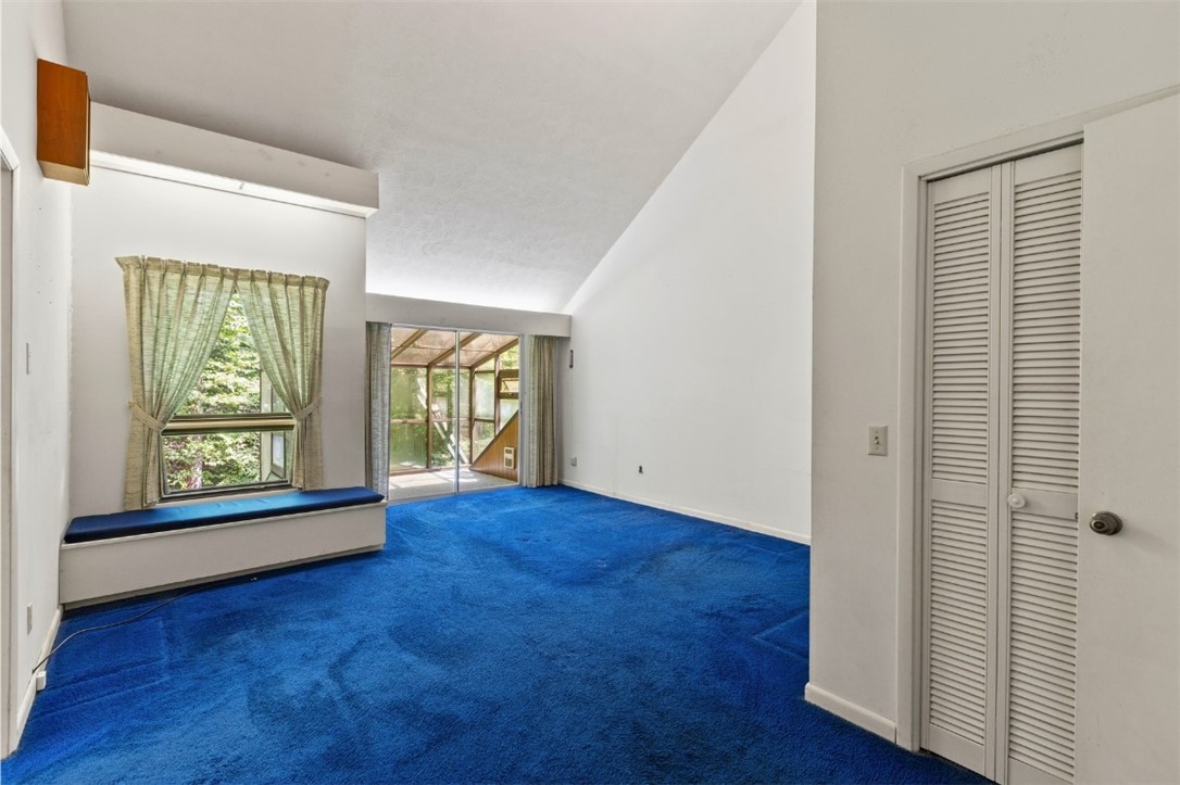 711 OAK KNOLL CIRCLE