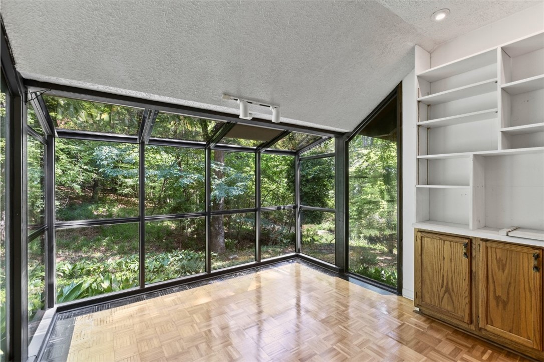 711 OAK KNOLL CIRCLE