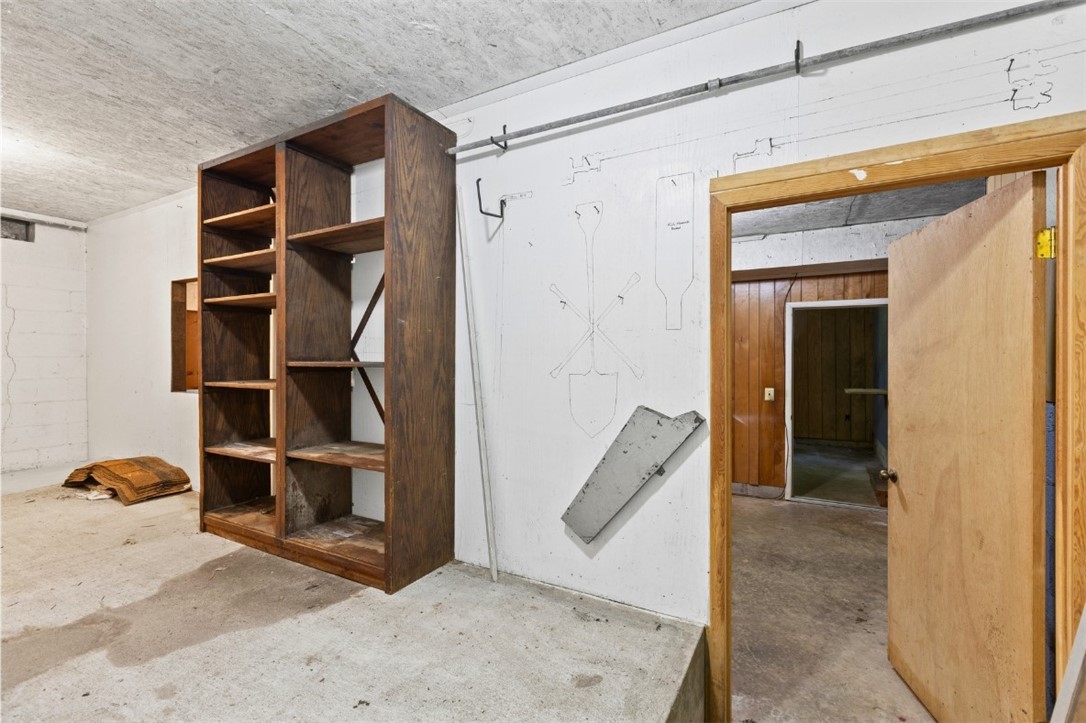 711 OAK KNOLL CIRCLE