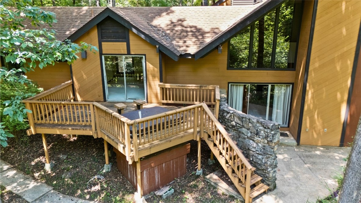 711 OAK KNOLL CIRCLE