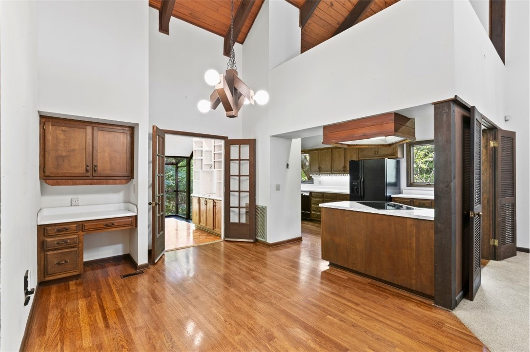 711 OAK KNOLL CIRCLE