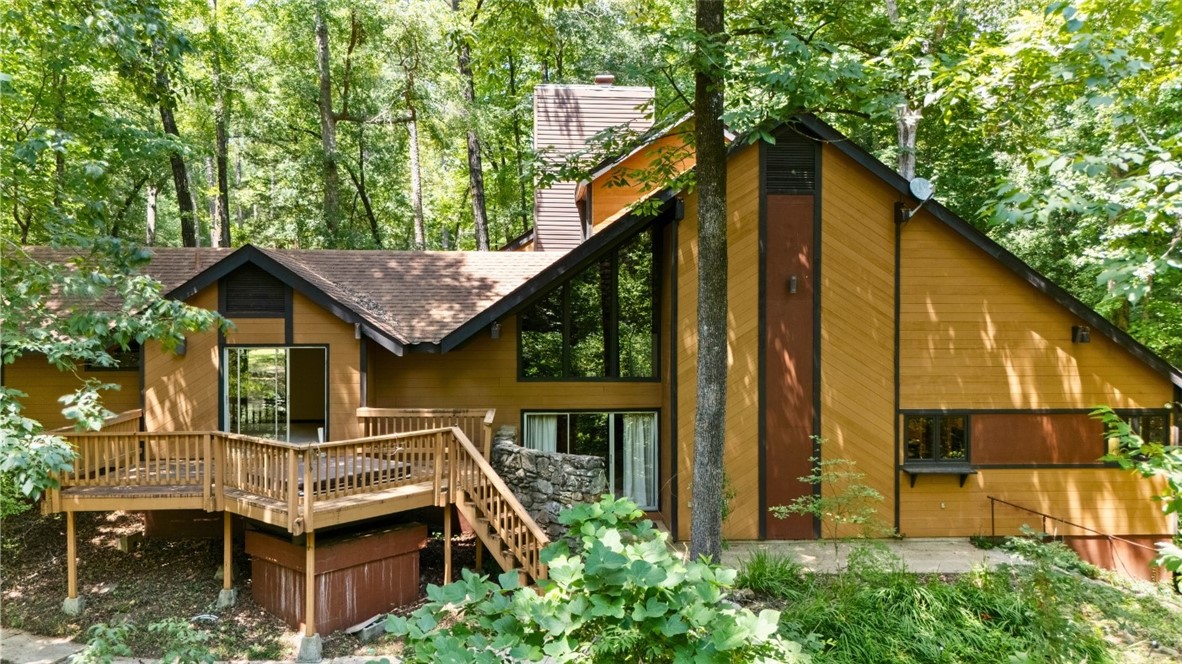 711 OAK KNOLL CIRCLE