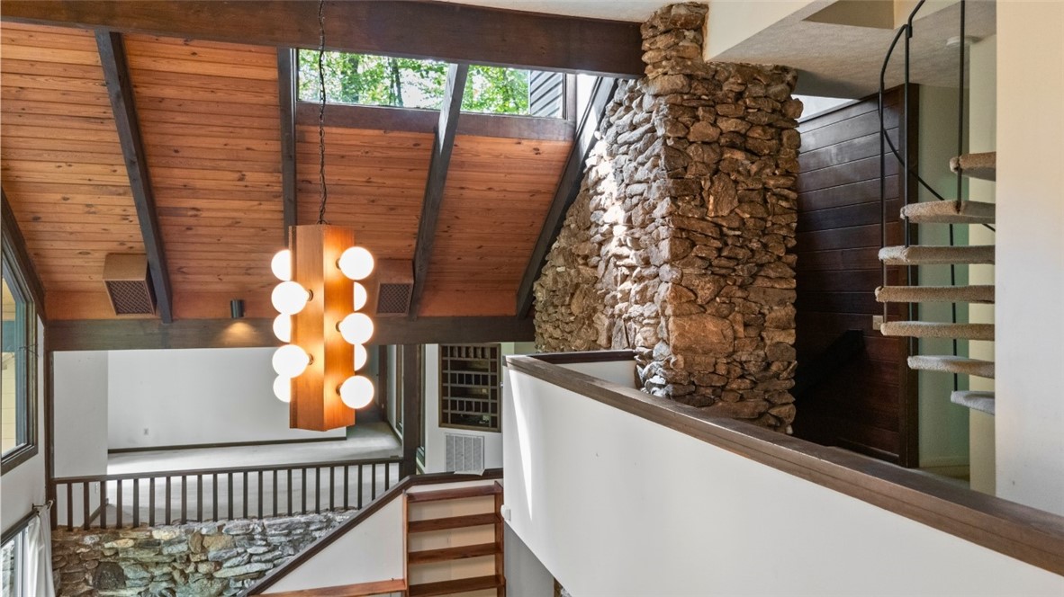 711 OAK KNOLL CIRCLE