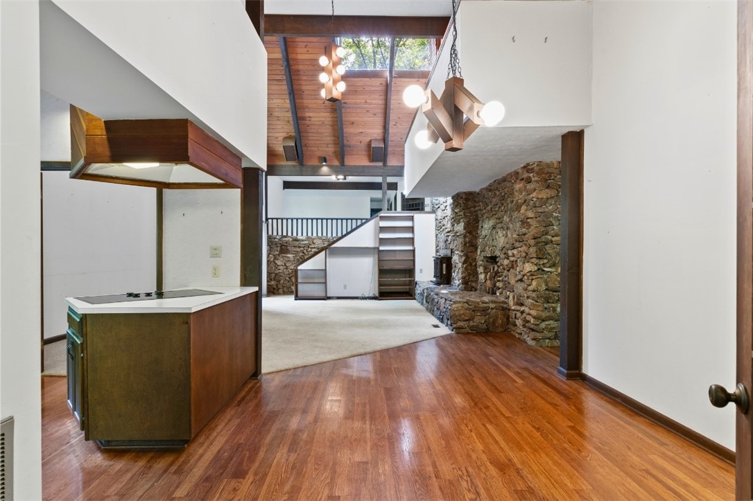 711 OAK KNOLL CIRCLE