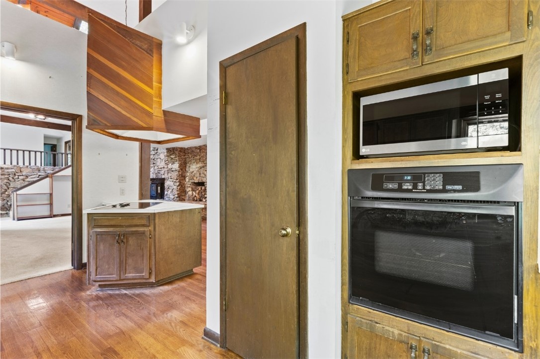 711 OAK KNOLL CIRCLE