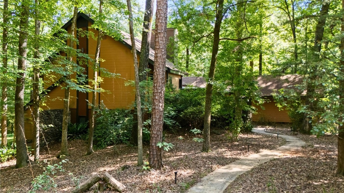 711 OAK KNOLL CIRCLE