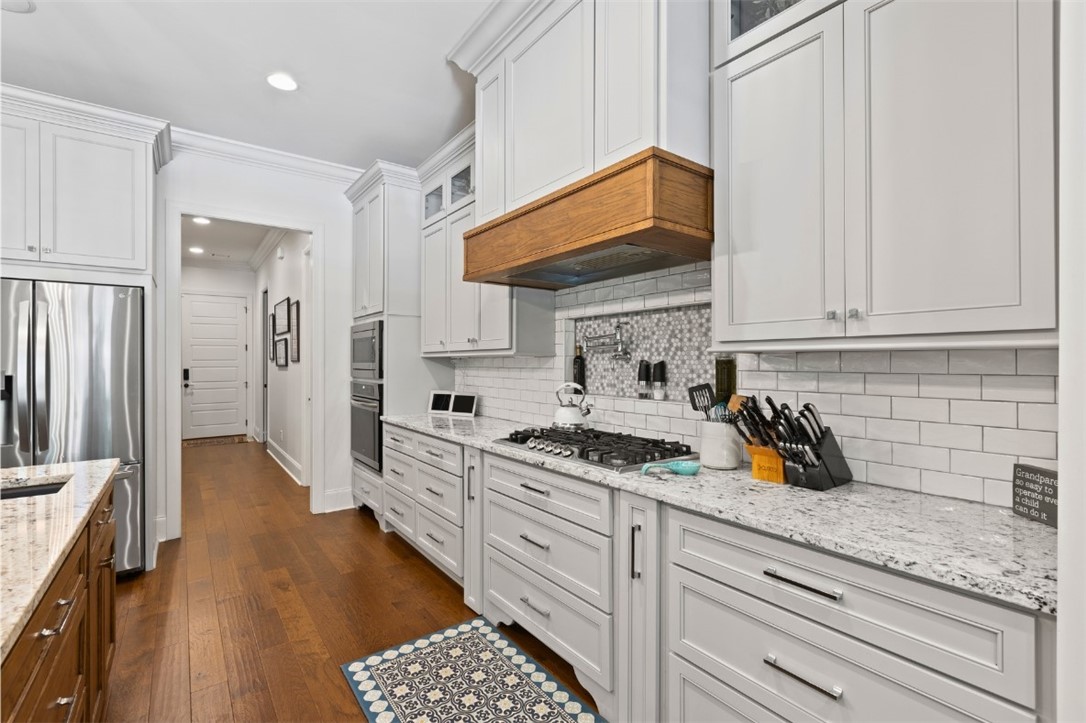 1420 FALLS CREST DRIVE