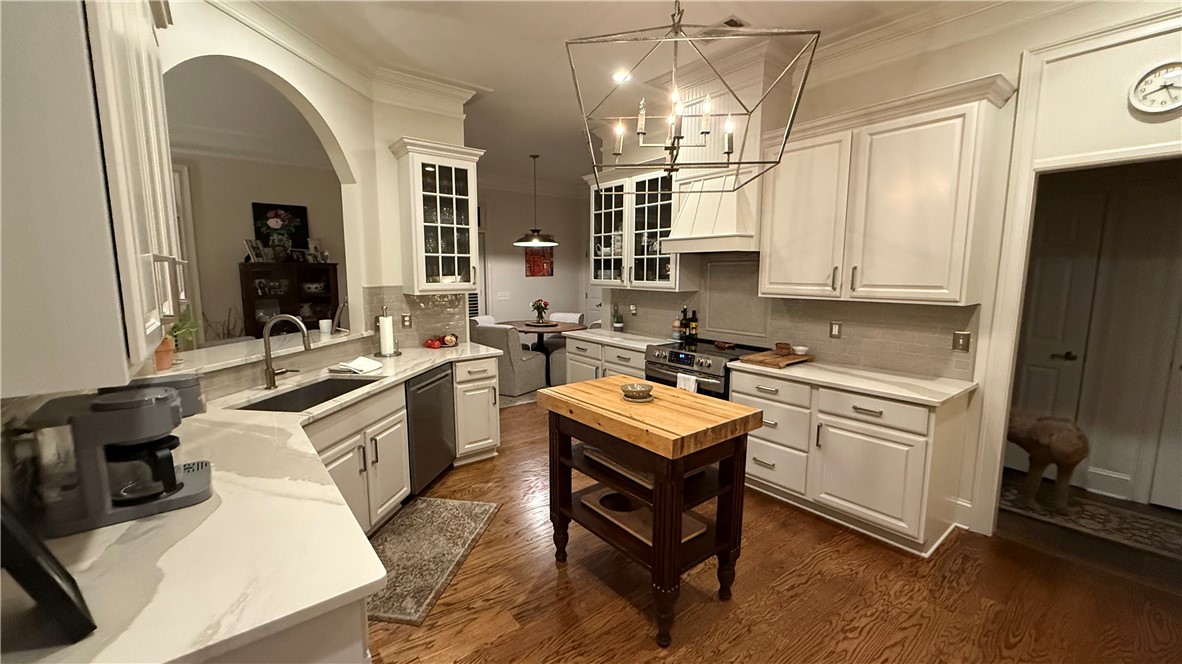 815 MILLERS POINT ROAD