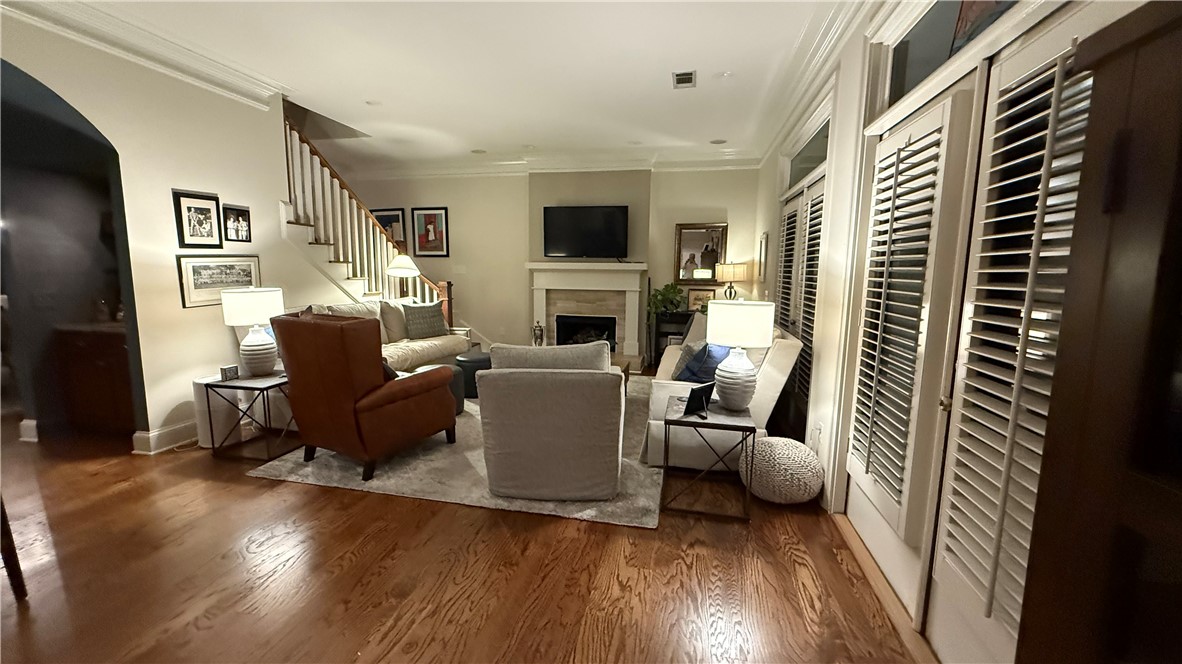 815 MILLERS POINT ROAD