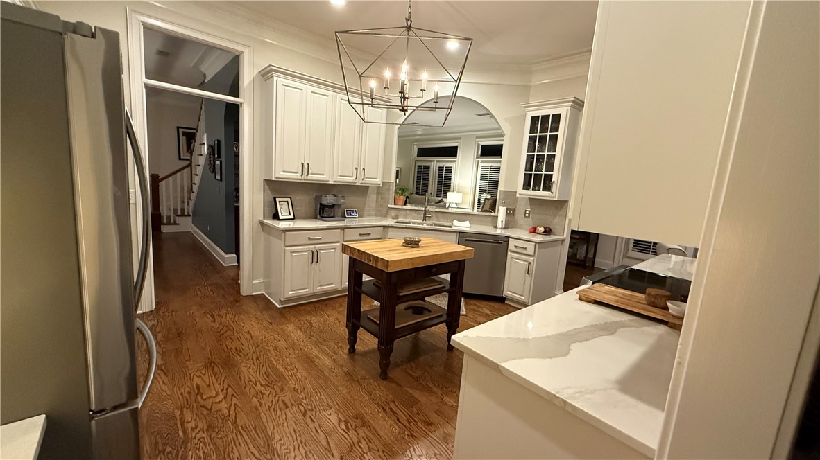 815 MILLERS POINT ROAD