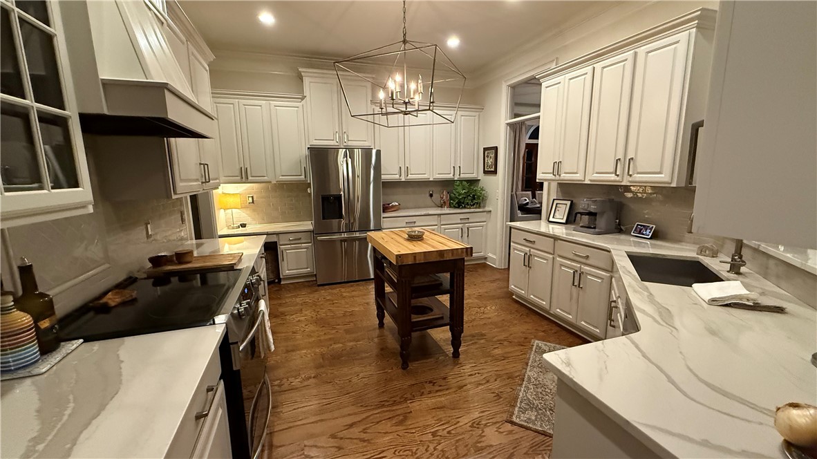 815 MILLERS POINT ROAD