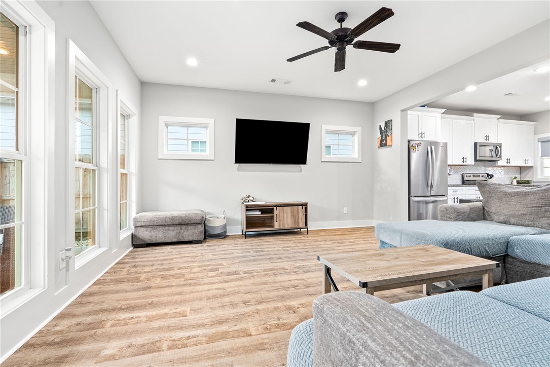 1282 WOODLAND CIRCLE