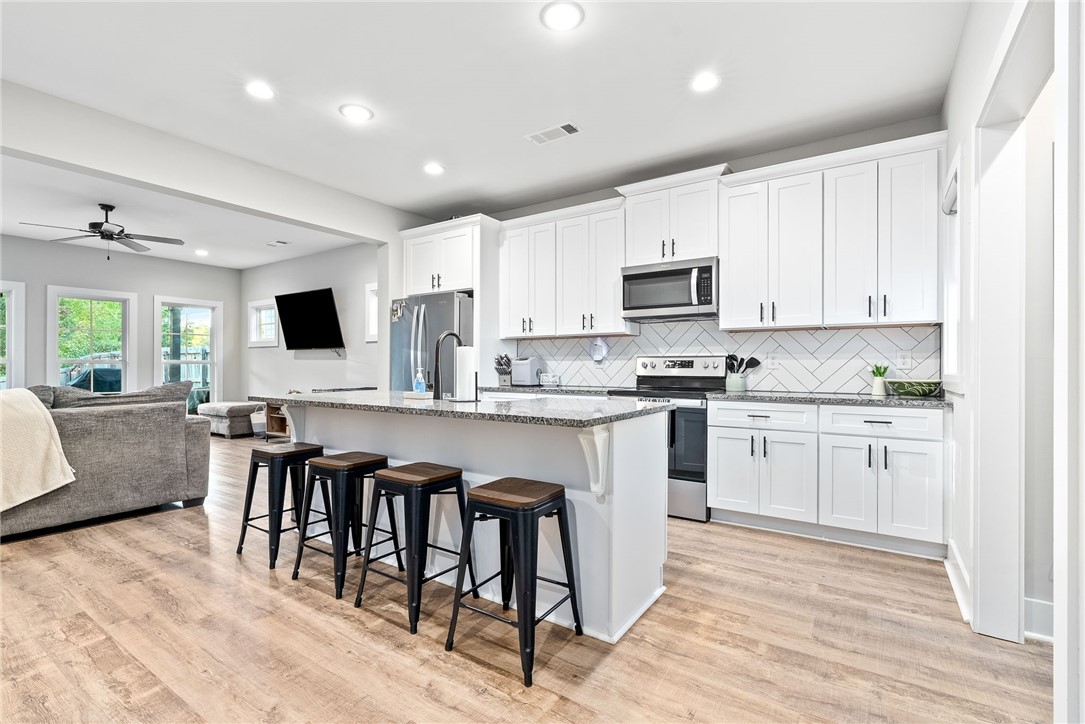 1282 WOODLAND CIRCLE