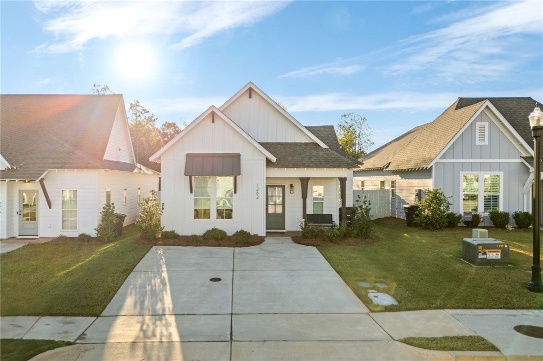 1282 WOODLAND CIRCLE