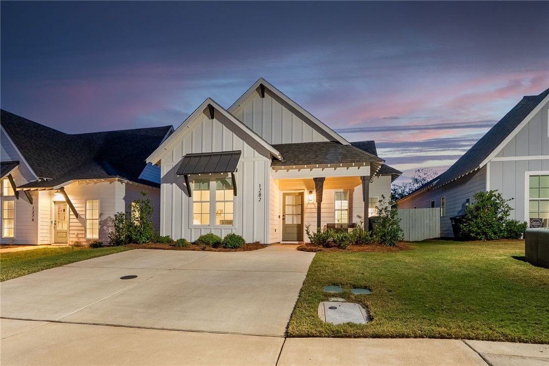 1282 WOODLAND CIRCLE