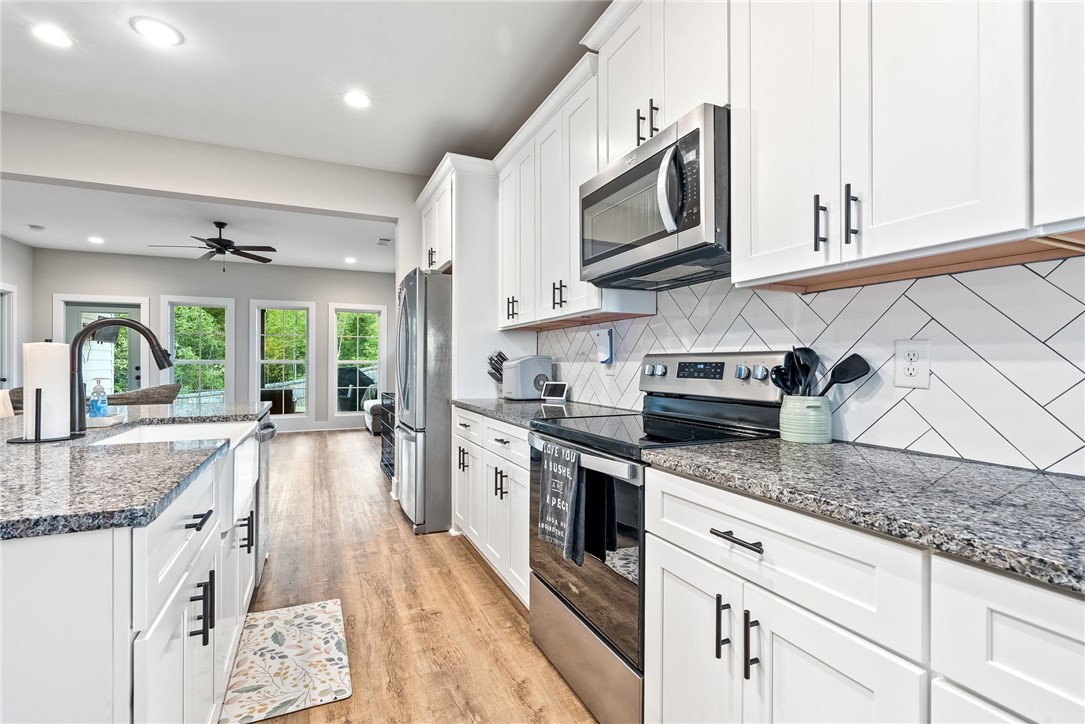 1282 WOODLAND CIRCLE