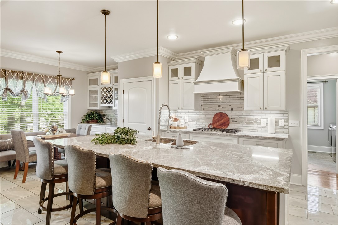 1703 GLENDALE CIRCLE