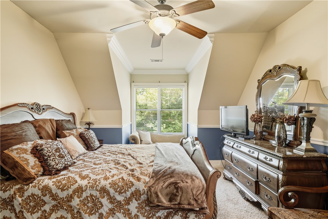 1703 GLENDALE CIRCLE