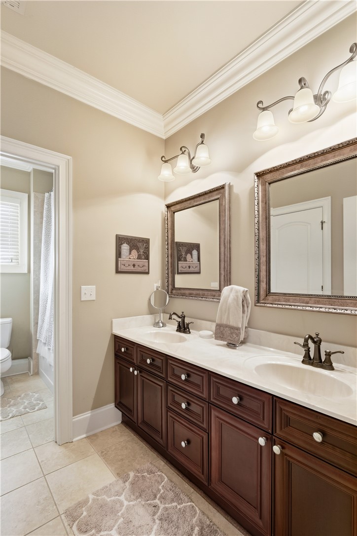 1703 GLENDALE CIRCLE