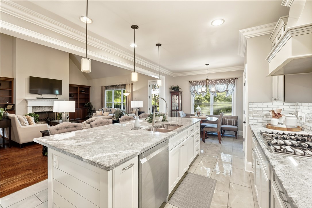 1703 GLENDALE CIRCLE