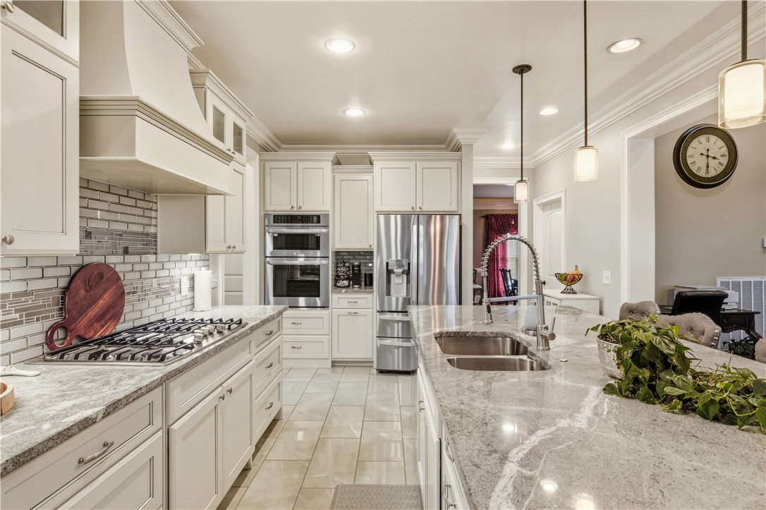 1703 GLENDALE CIRCLE