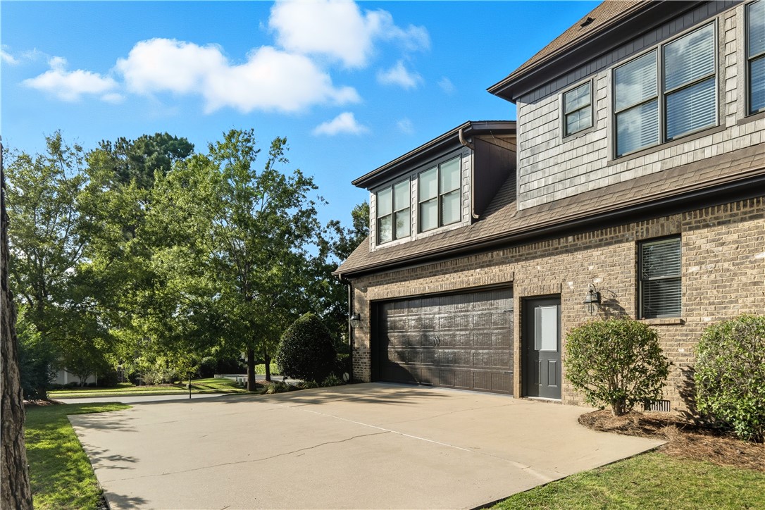 1703 GLENDALE CIRCLE