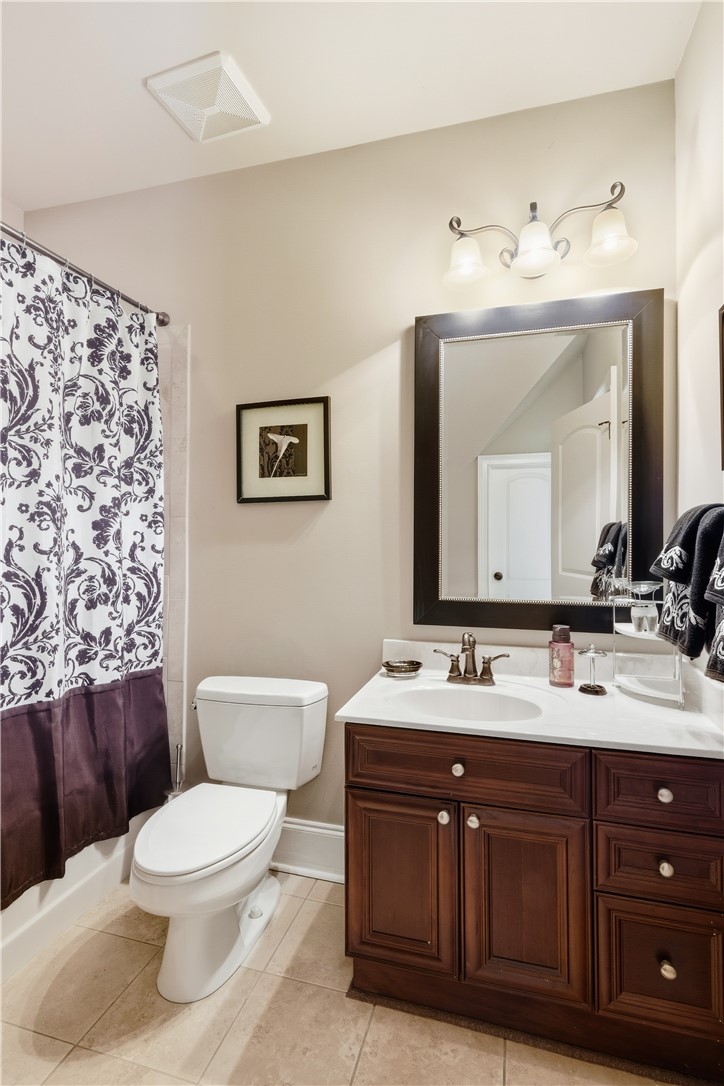 1703 GLENDALE CIRCLE