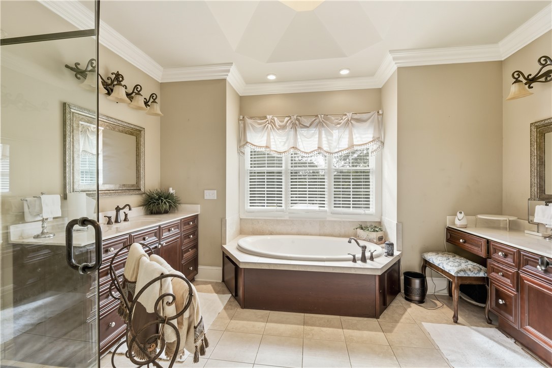 1703 GLENDALE CIRCLE