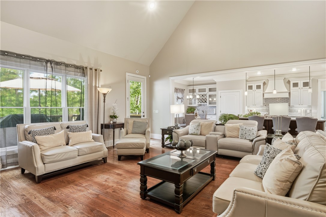 1703 GLENDALE CIRCLE