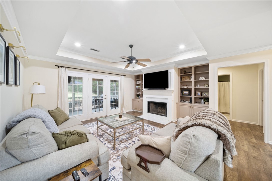 1531 FALLEN OAKS COURT