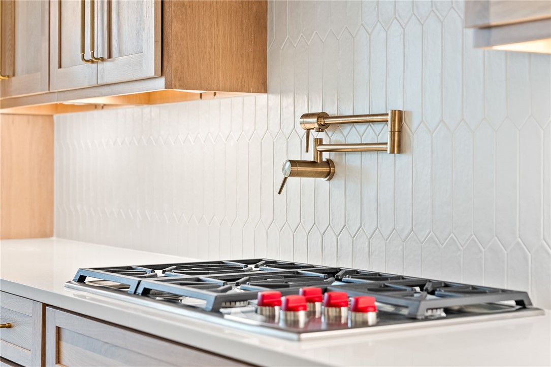 800 SUMMERLIN CIRCLE