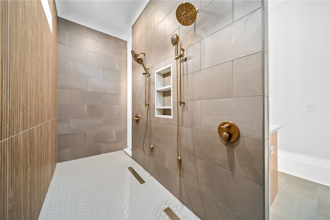 800 SUMMERLIN CIRCLE