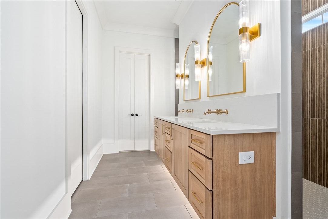 800 SUMMERLIN CIRCLE