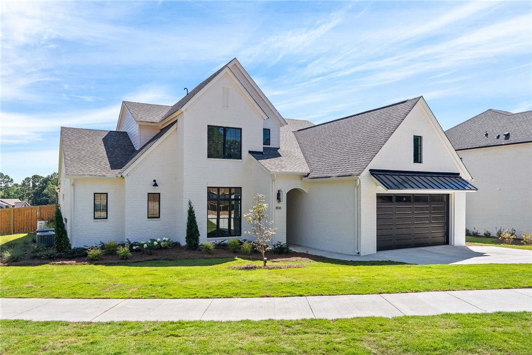 800 SUMMERLIN CIRCLE