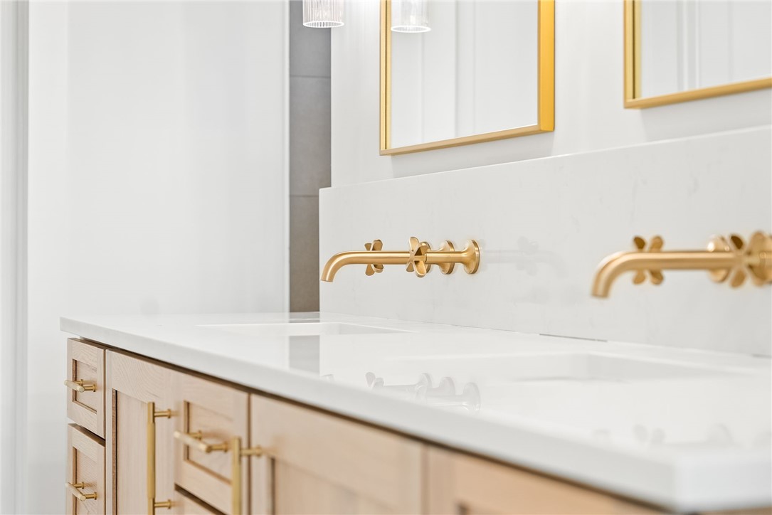 800 SUMMERLIN CIRCLE