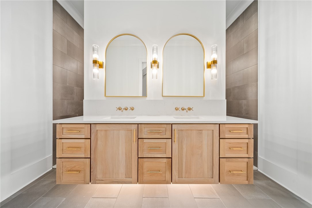 800 SUMMERLIN CIRCLE