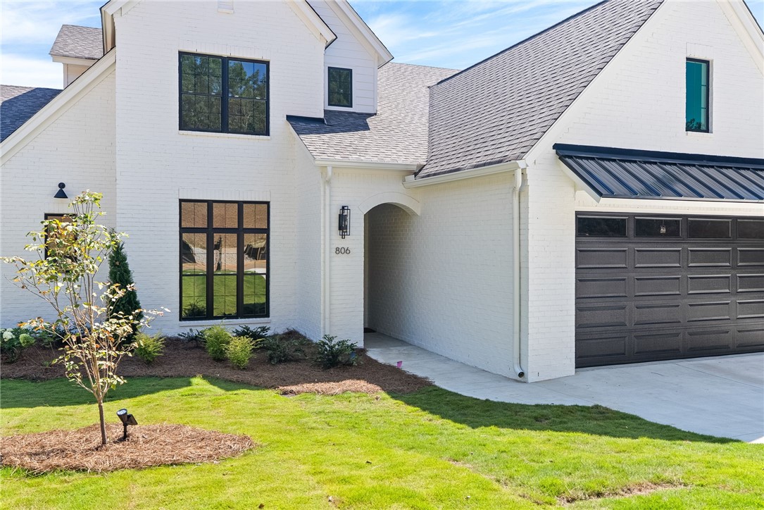 800 SUMMERLIN CIRCLE