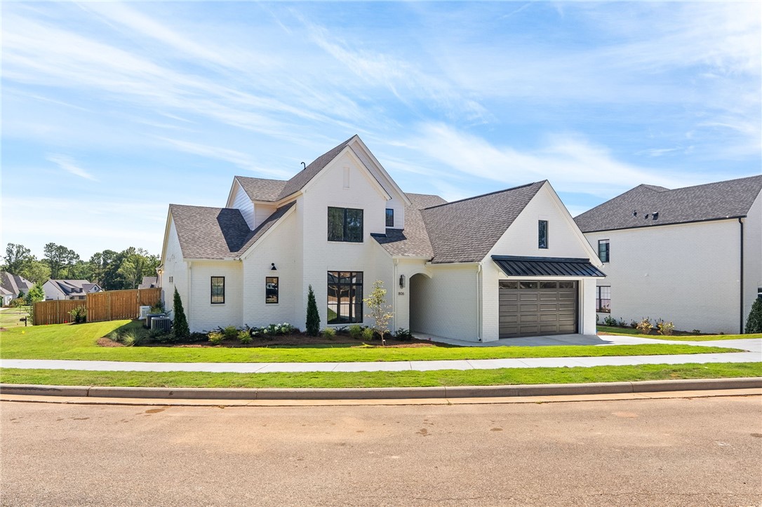 800 SUMMERLIN CIRCLE