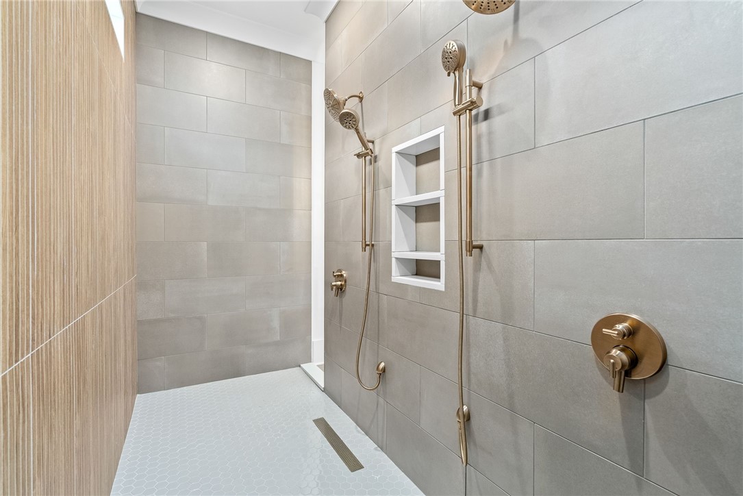 800 SUMMERLIN CIRCLE