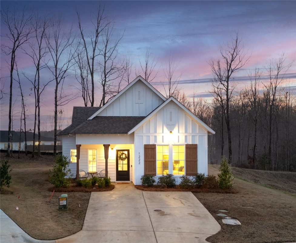 1222 WOODLAND CIRCLE