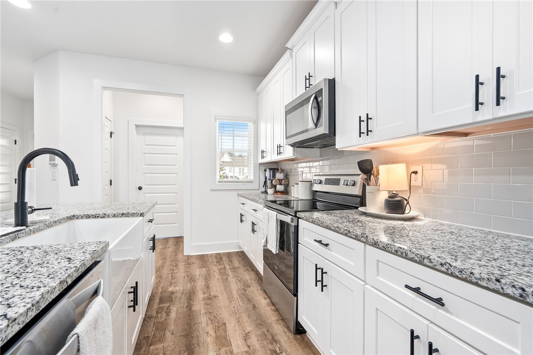 1222 WOODLAND CIRCLE