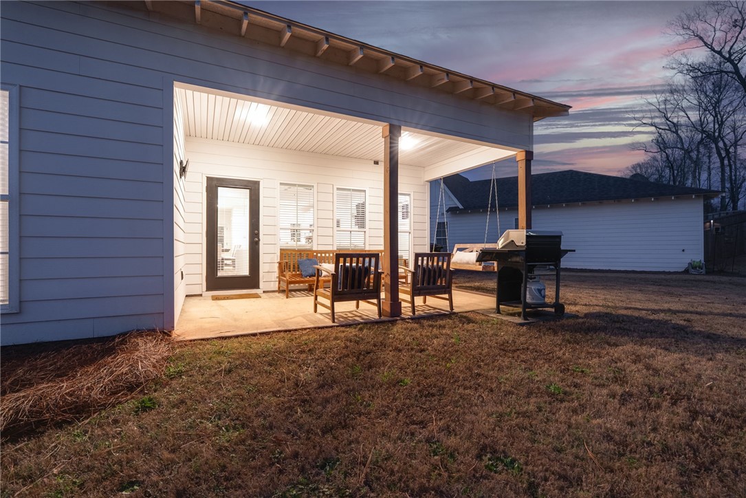 1222 WOODLAND CIRCLE