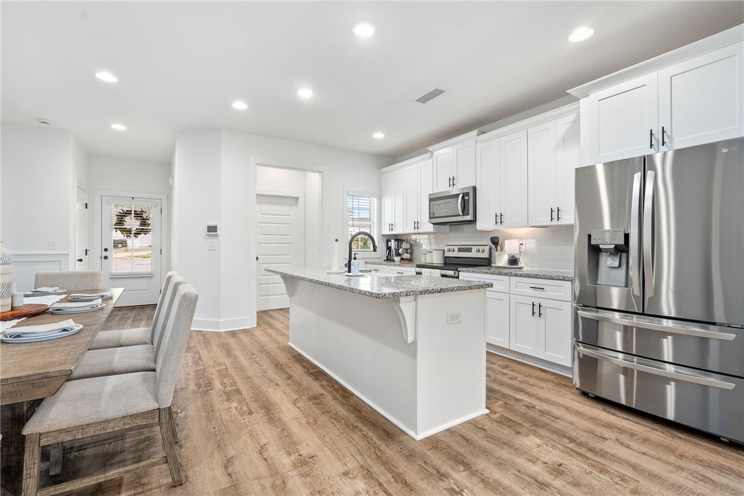 1222 WOODLAND CIRCLE